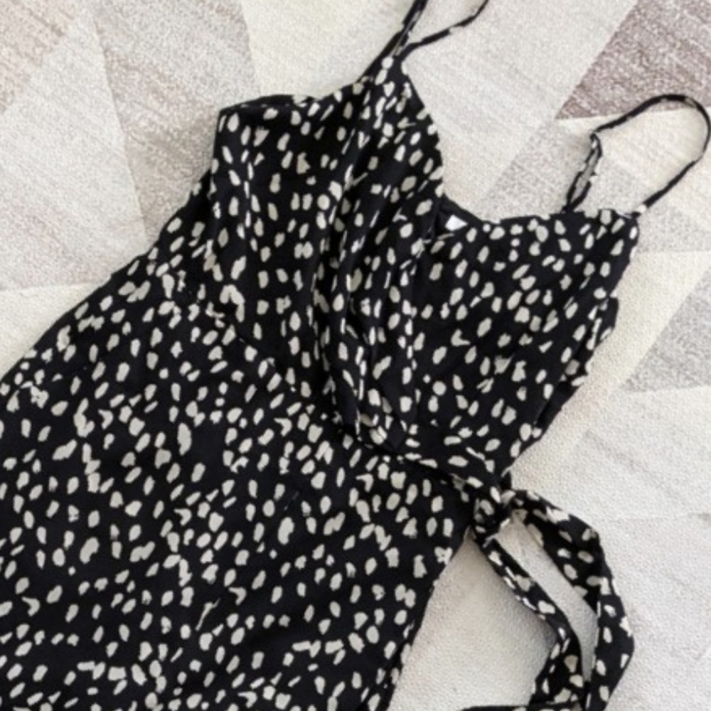 **NWT***VICI DOLLS*** B&W PRINTED JUMPSUIT